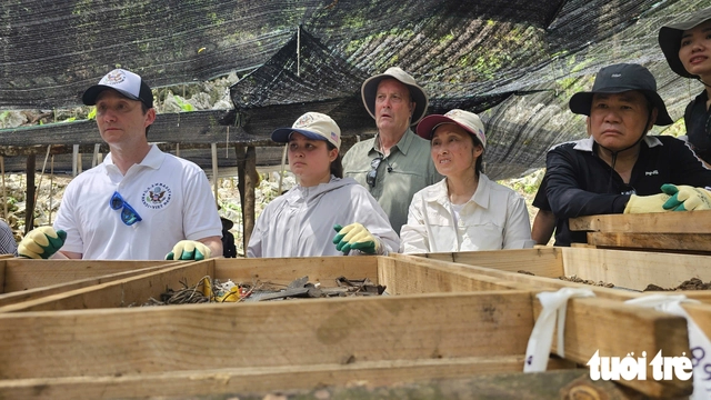 US ambassador visits Quang Tri site in search for American servicemen missing in action- Ảnh 5.