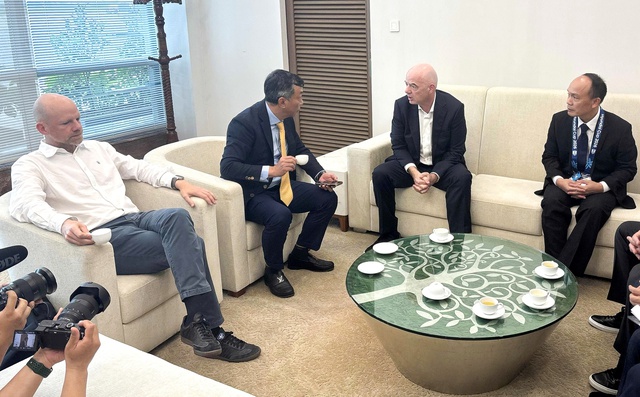 FIFA President Gianni Infantino arrives in Vietnam's Hanoi- Ảnh 4.