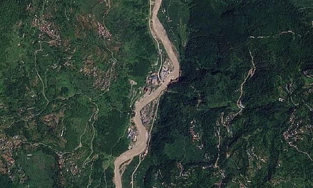 Glacier collapse may have triggered deadly Nepal flash flood, experts say - Ảnh 1.
