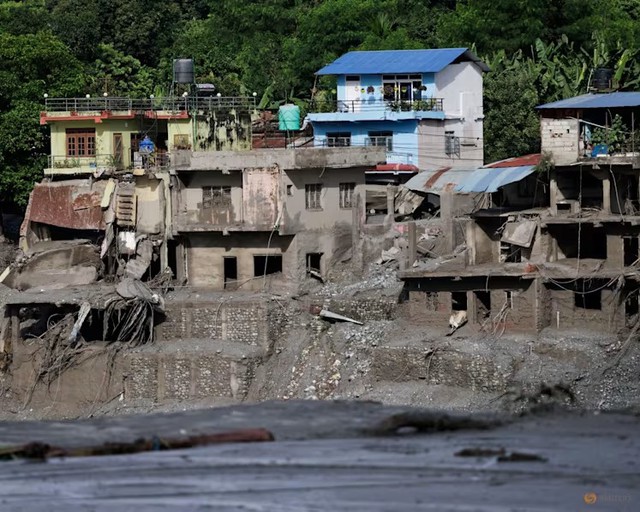 Hundreds killed, more than 1,000 missing in Nepal and China after Himalayan flood - Ảnh 1.