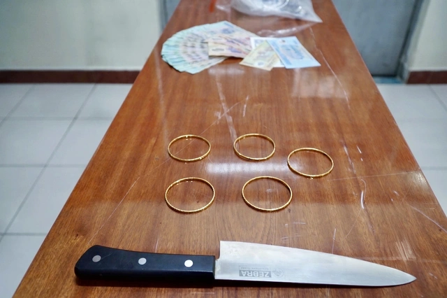 Ho Chi Minh City man arrested 82 minutes after gold shop robbery - Ảnh 4.