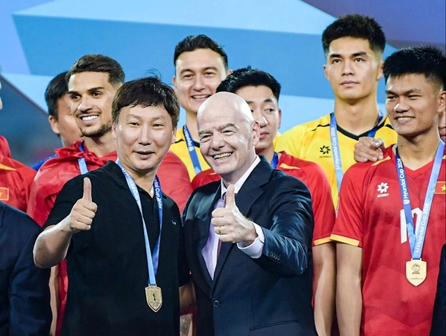 FIFA president’s ASEAN Cup final appearance fuels Vietnam’s football ambitions - Ảnh 6.