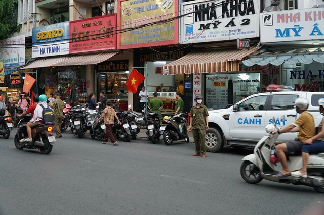 Ho Chi Minh City man arrested 82 minutes after gold shop robbery - Ảnh 1.