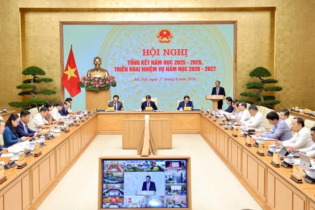 Vietnam's government leader calls for substantive breakthroughs in education, training - Ảnh 1.