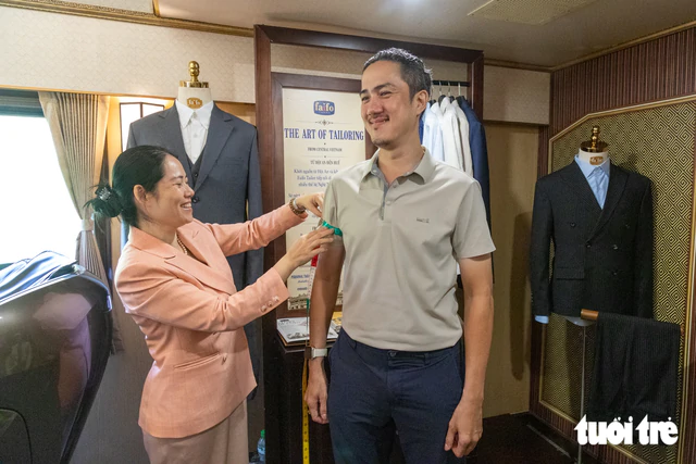 Cinema, massage chairs, tailoring turn Vietnam’s new Hue–Phong Nha train into more than a ride - Ảnh 5.