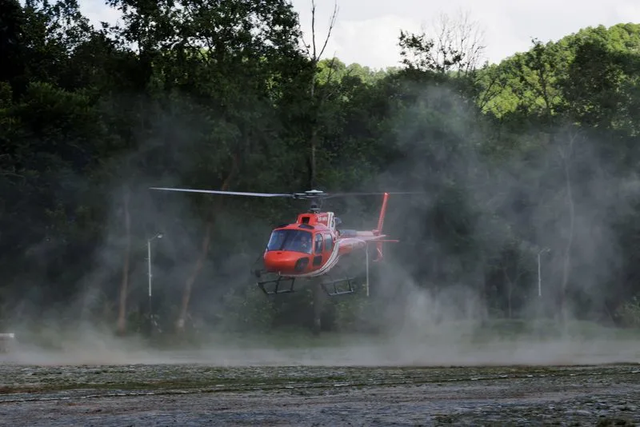 Rescuers scour Nepal flood debris as risk of fresh flooding grows - Ảnh 3.