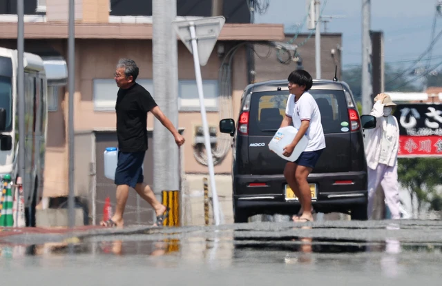 Record summer heat hits Kumamoto quake evacuees- Ảnh 1.