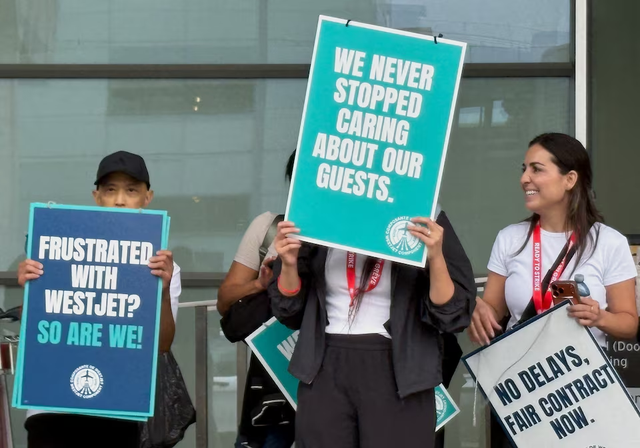 WestJet flight attendants go on strike after talks fall through, grounding flights- Ảnh 1.