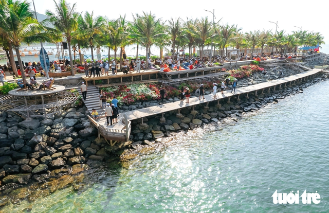 Vietnam’s Nha Trang offers budget-friendly snail feast, spectacular sunset views- Ảnh 2.