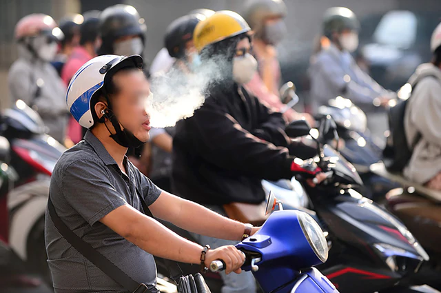 Enough is enough: An expat’s take on smoking while driving in Vietnam - Ảnh 2.