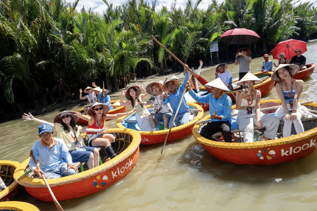 Int’l KOLs, KOCs surprised by a very different Vietnam- Ảnh 4.