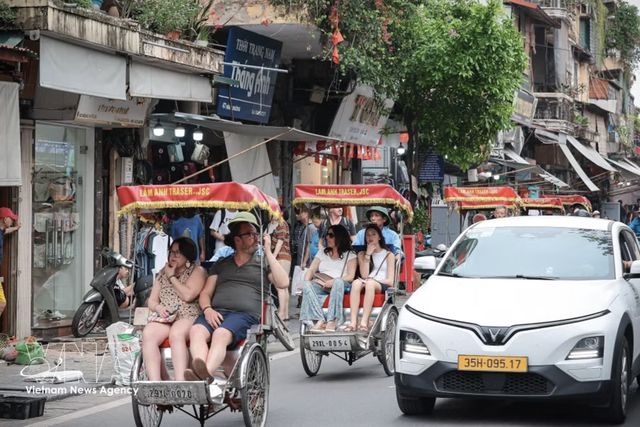 Hanoi builds four-season tourism appeal- Ảnh 2.