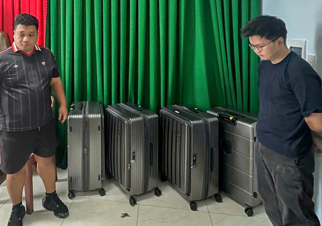 Indonesian, Vietnamese prosecuted for allegedly smuggling over 180,000 lobster seedlings from Singapore to Vietnam- Ảnh 1.