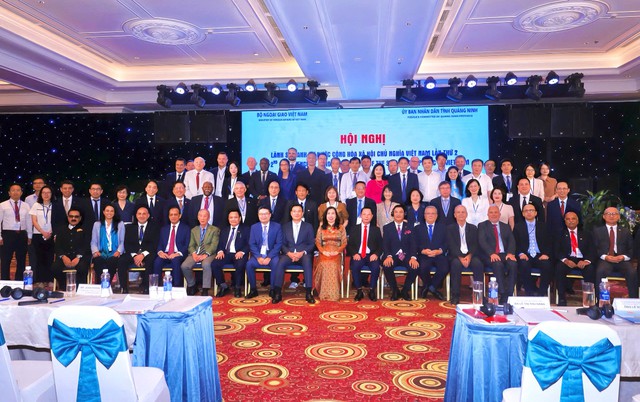 Overseas Vietnamese help shape Vietnam’s global reputation: former German vice-chancellor - Ảnh 3.