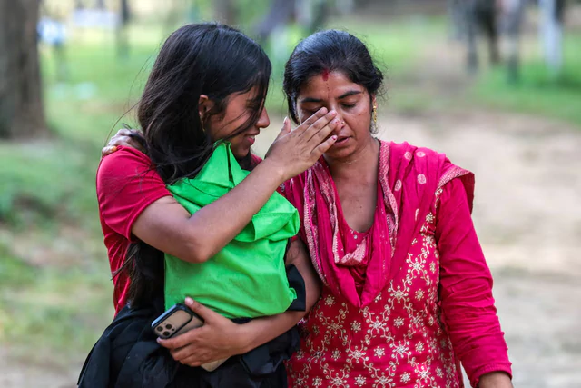 Rescuers battle floods and debris as Himalayan disaster death toll nears 800- Ảnh 7.