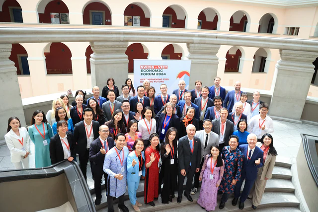 Overseas Vietnamese help shape Vietnam’s global reputation: former German vice-chancellor - Ảnh 8.