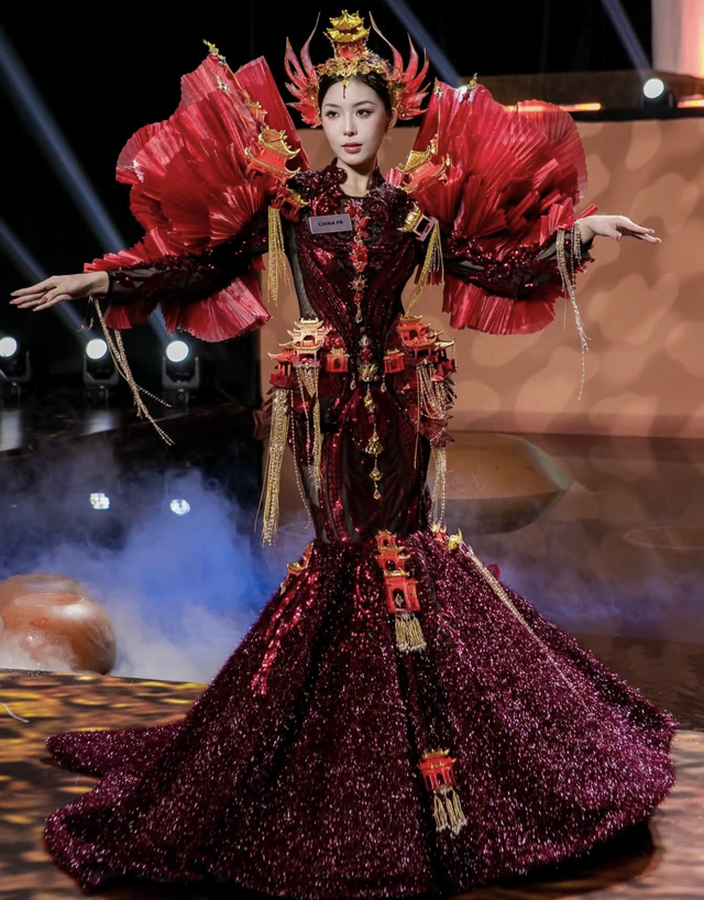Miss World contestants showcase culture through fashion - Ảnh 1.