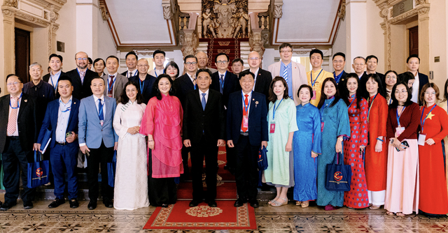 Overseas Vietnamese help shape Vietnam’s global reputation: former German vice-chancellor - Ảnh 6.