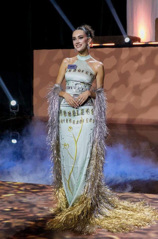 Miss World contestants showcase culture through fashion - Ảnh 5.