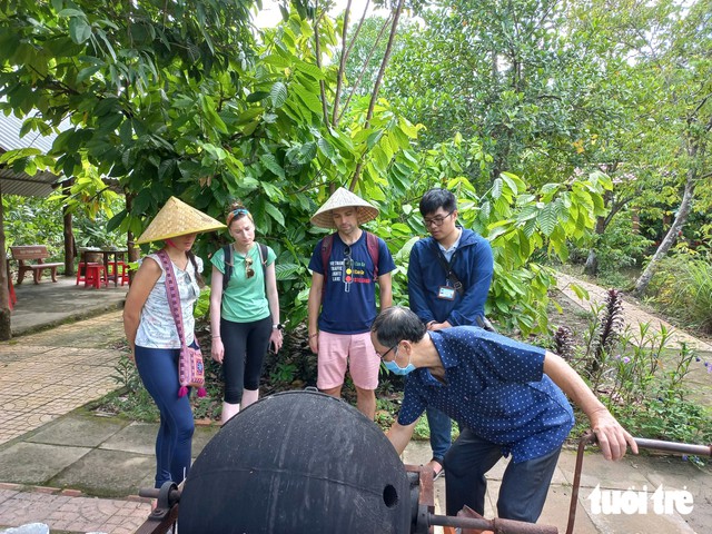 River life, garden treats, chocolate making in Vietnam's Can Tho charm local, int'l visitors - Ảnh 4.
