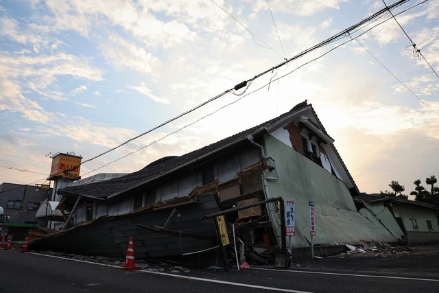 1 week on, over 12,000 homes found damaged by Kumamoto quake- Ảnh 1.