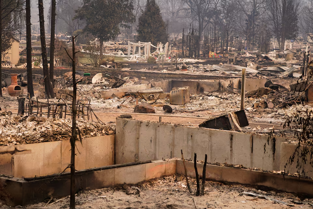 Wildfires near Spokane destroy more than 700 buildings, force 64,000 to flee- Ảnh 3.