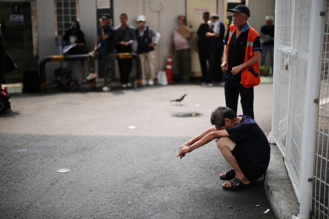 South Korea's Lee urges authorities to step up support as heatwave kills 16- Ảnh 1.