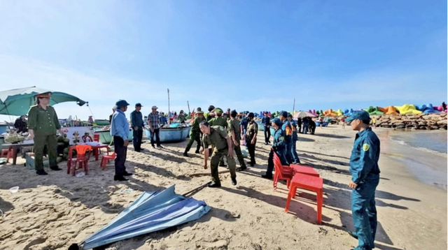 Vietnam's Mui Ne cracks down on illegal stalls, street vendors- Ảnh 1.