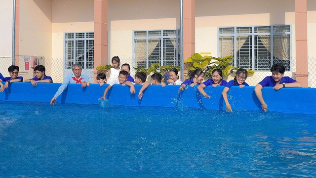 Ho Chi Minh City ward opens day care center for seniors  - Ảnh 4.
