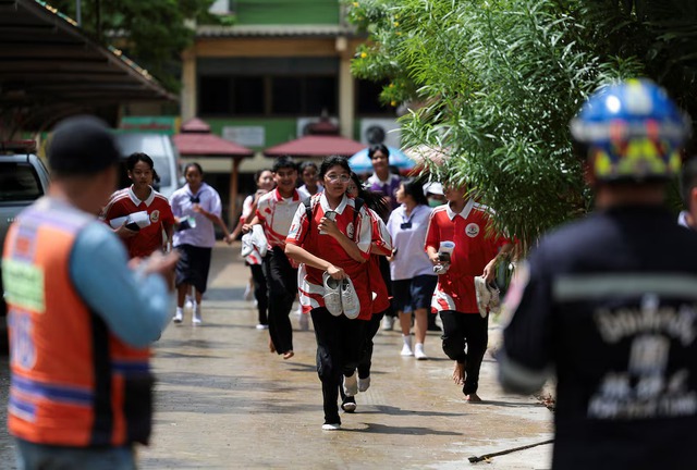 2 dead, including gunman, at school shooting in Thailand, officials say - Ảnh 10.