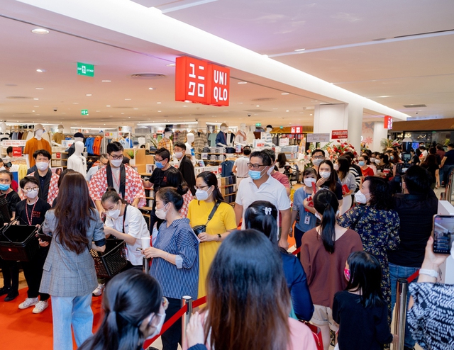 Lost in translation: How Chinese, Korean, and Japanese bosses adapt in Vietnam - Ảnh 1.