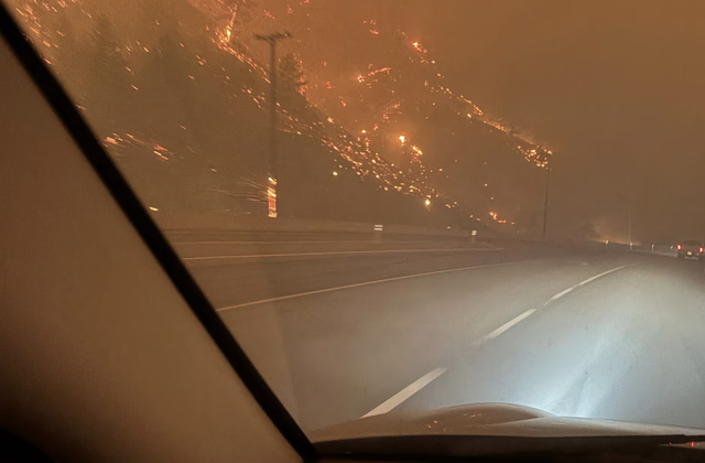 British Columbia declares state of emergency as more than 20,000 flee wildfires- Ảnh 1.