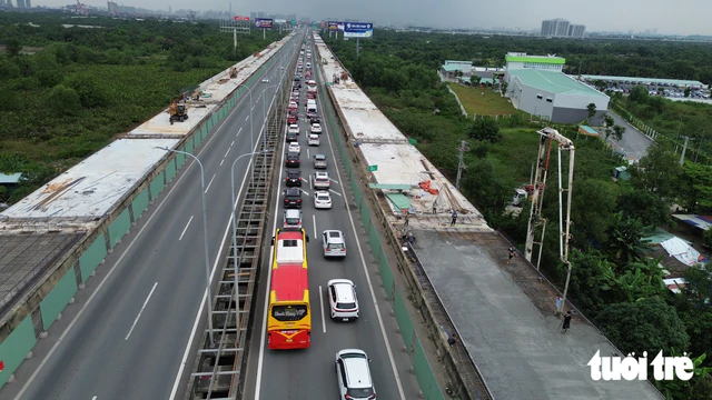 Early return to Ho Chi Minh City after end of National Day holiday still faces traffic jams - Ảnh 1.