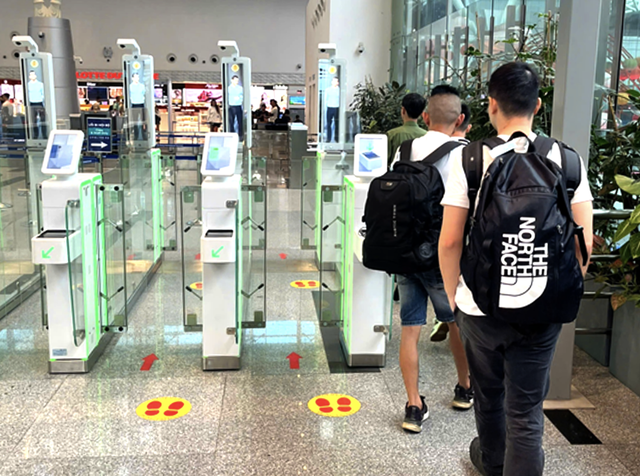 Vietnam deports 6 South Koreans, 4 Chinese nationals for residence, visa violations- Ảnh 2.