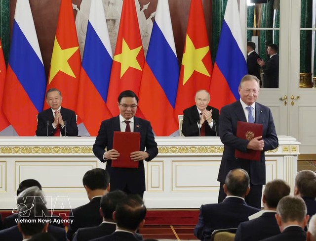 Vietnam, Russia issue joint statement on further strengthening ties in new period - Ảnh 1.