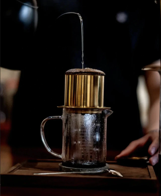 Vietnam’s coffee 'phin' filter: The beauty of imperfections- Ảnh 4.