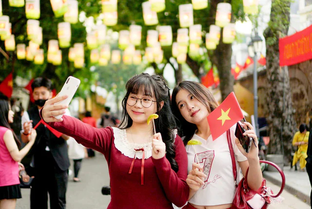 Vietnamese workers may get 7 days off for Lunar New Year 2027 - Ảnh 1.