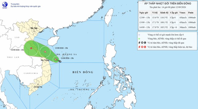 Tropical depression expected to bring heavy rain along Vietnam's central coast - Ảnh 1.