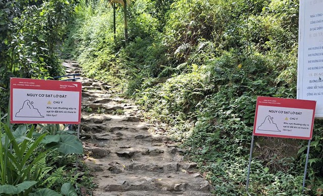 Thanh Hoa's authorities tighten safety measures at Bat Cave after rockfall- Ảnh 2.