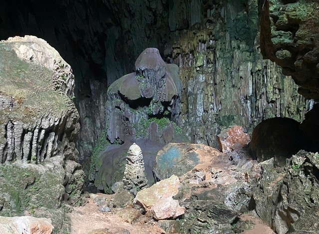 Thanh Hoa's authorities tighten safety measures at Bat Cave after rockfall- Ảnh 3.