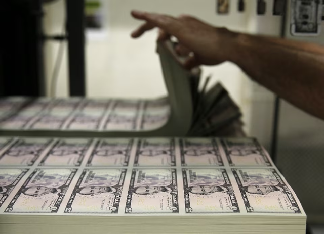 Trump calls $5,000 payouts 'easy' to fit into federal budget - Ảnh 2.