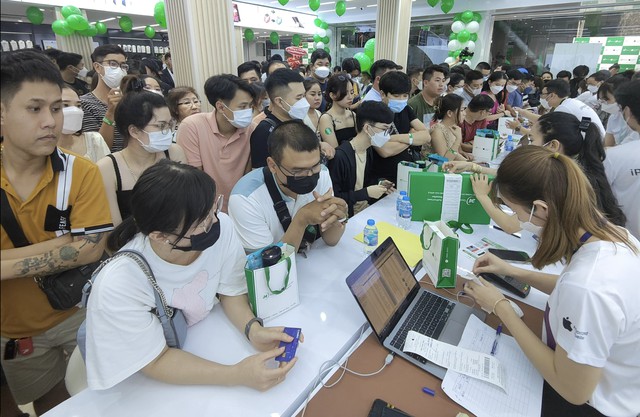 More than 220,000 iPhone 18 orders placed in Vietnam, 90% opt for Pro Max - Ảnh 1.