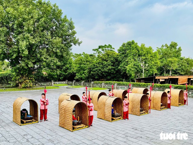 Students relive Vietnam’s imperial exams - Ảnh 1.