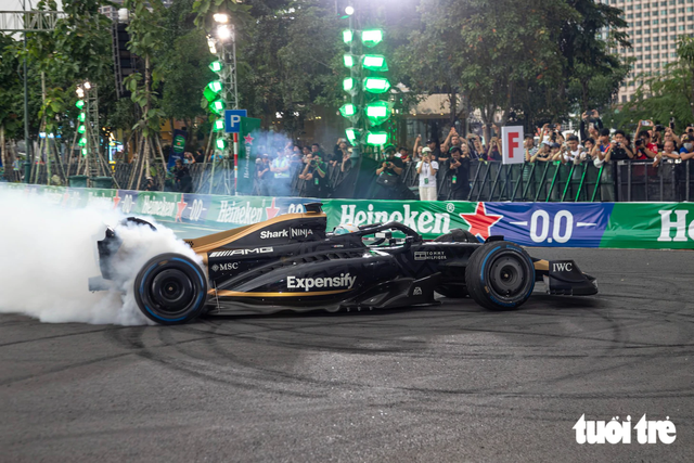 ‘F1 race car’ from Hollywood film F1 The Movie arrives in Vietnam - Ảnh 11.
