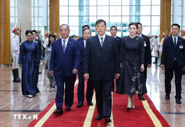 Thai King and Queen fly their own plane to Hanoi for state visit - Ảnh 4.