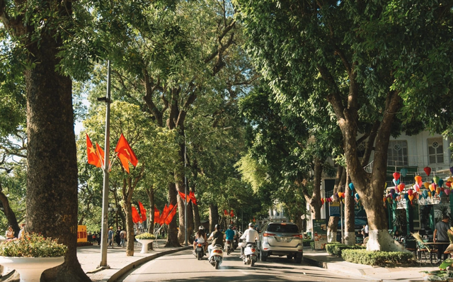 How to experience Hanoi in autumn in one day - Ảnh 3.
