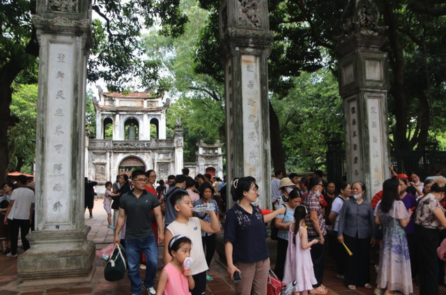 How to experience Hanoi in autumn in one day - Ảnh 11.