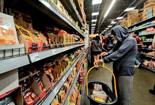 Rising food prices squeeze household budgets in Ho Chi Minh City- Ảnh 3.