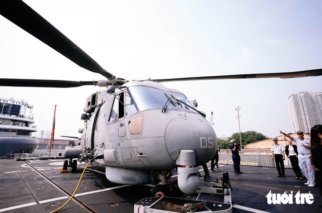 Italy's most advanced warship arrives in Ho Chi Minh City for five-day visit - Ảnh 7.