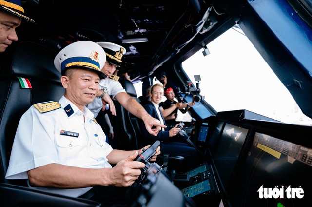 Italy's most advanced warship arrives in Ho Chi Minh City for five-day visit - Ảnh 5.